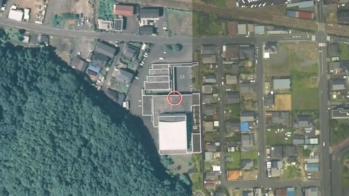 上空から見た高浜町文化会館（中心の赤い輪が会場の位置）