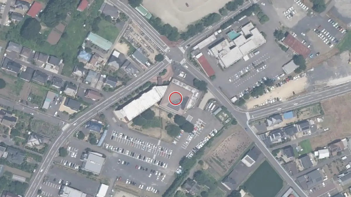 上空から見た西郷村文化センター（中心の赤い輪が会場の位置）