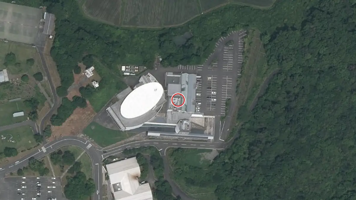 上空から見た棚倉町 文化センター・倉美館（中心の赤い輪が会場の位置）