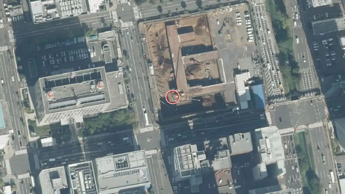 上空から見たジョブキタ北八劇場（中心の赤い輪が会場の位置）