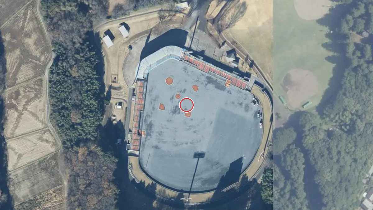 上空から見た大宮運動公園常陸大宮市民球場（中心の赤い輪が会場の位置）