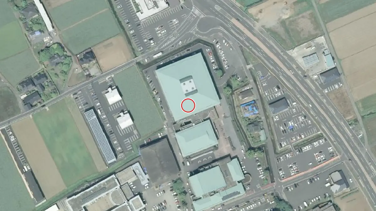 上空から見た御船町スポーツセンター（中心の赤い輪が会場の位置）