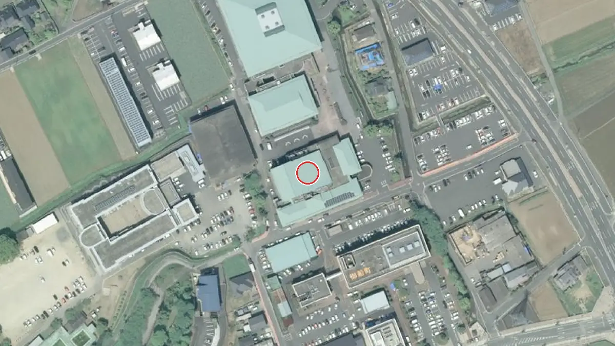 上空から見た御船町カルチャーセンター（中心の赤い輪が会場の位置）