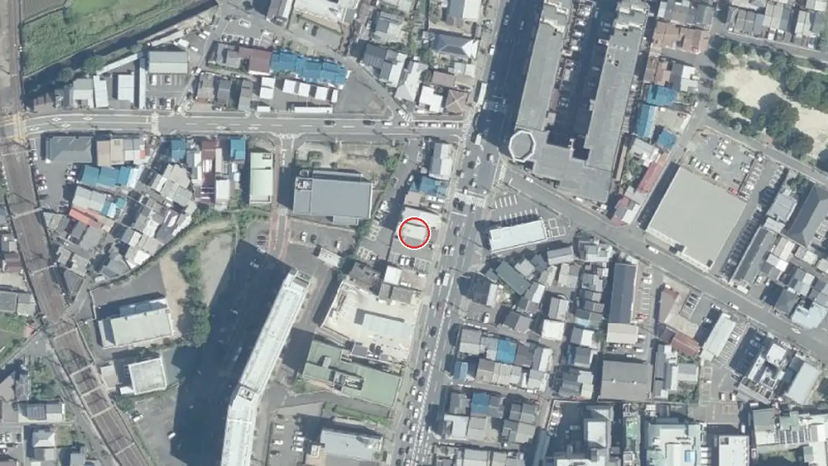 上空から見たLIVE HOUSE KYOTO TRUST（中心の赤い輪が会場の位置）