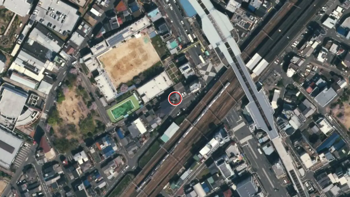 上空から見たMusic Bar M（中心の赤い輪が会場の位置）