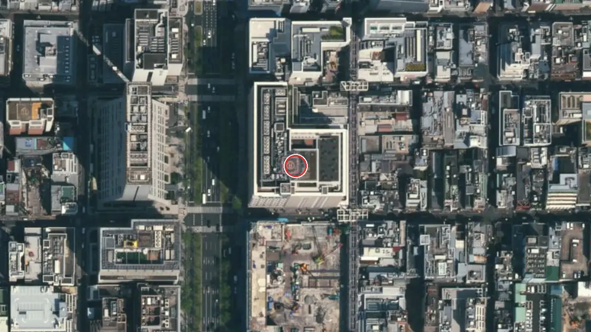 上空から見た心斎橋PARCO SPACE14（中心の赤い輪が会場の位置）