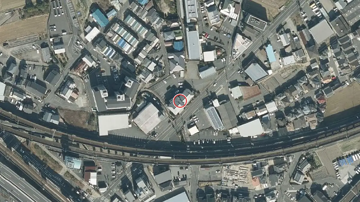 上空から見た大衆劇場 がんこ座（中心の赤い輪が会場の位置）