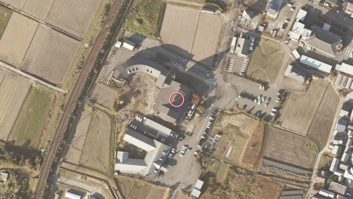 上空から見たガリバーホール（中心の赤い輪が会場の位置）