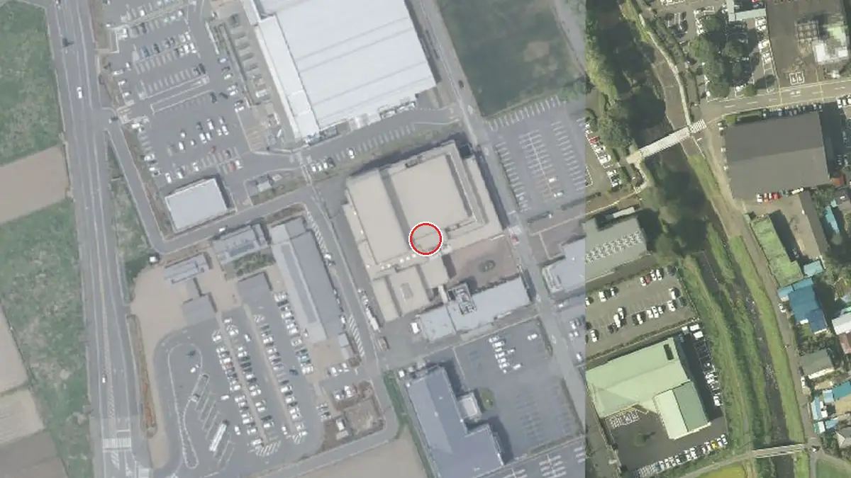 上空から見た矢板市文化会館（中心の赤い輪が会場の位置）