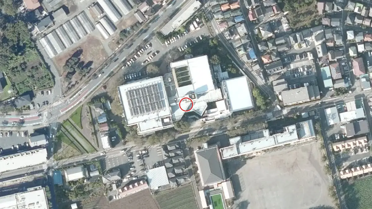 上空から見たTAC東村山スポーツセンター（東村山市民スポーツセンター）（中心の赤い輪が会場の位置）