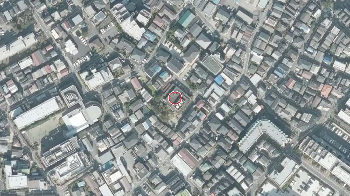 上空から見た板橋区立 前野ホール（中心の赤い輪が会場の位置）