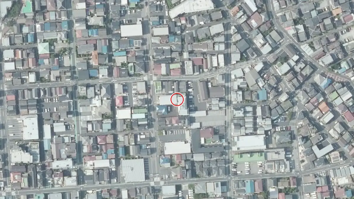 上空から見た葛飾区東立石地区センター（中心の赤い輪が会場の位置）