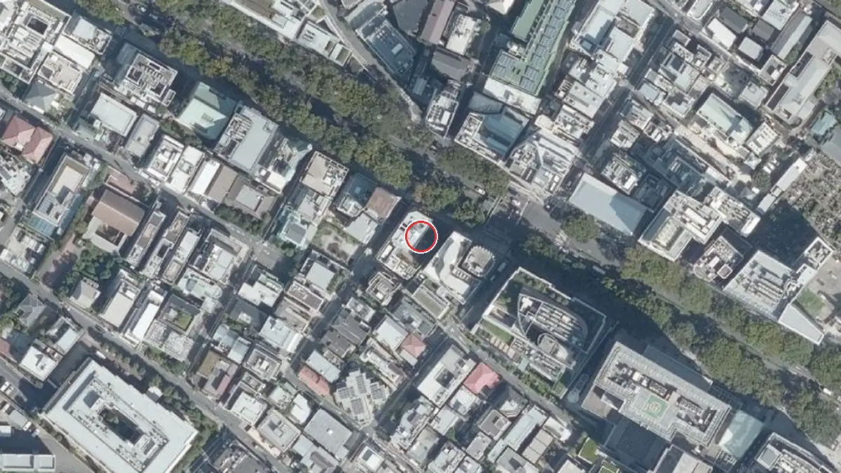 上空から見たカワイ表参道 パウゼ（中心の赤い輪が会場の位置）