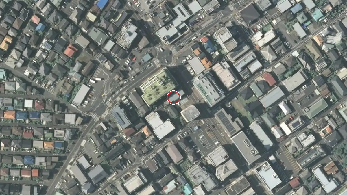 上空から見た町田SDR（中心の赤い輪が会場の位置）