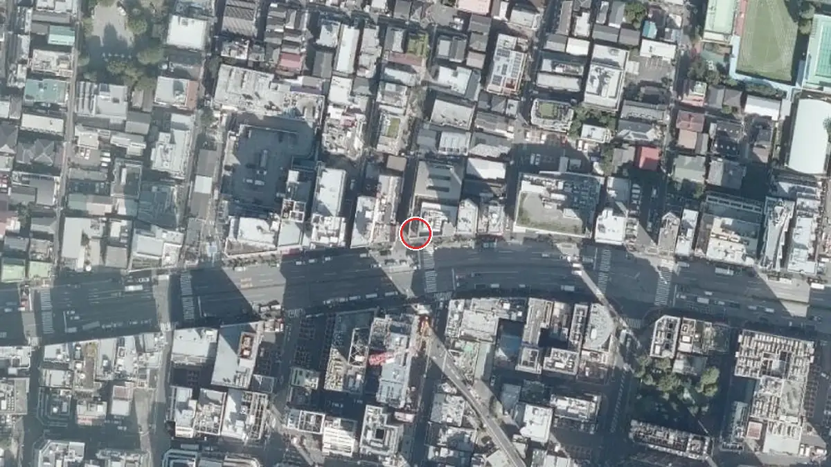 上空から見たYOANI Live Station（中心の赤い輪が会場の位置）