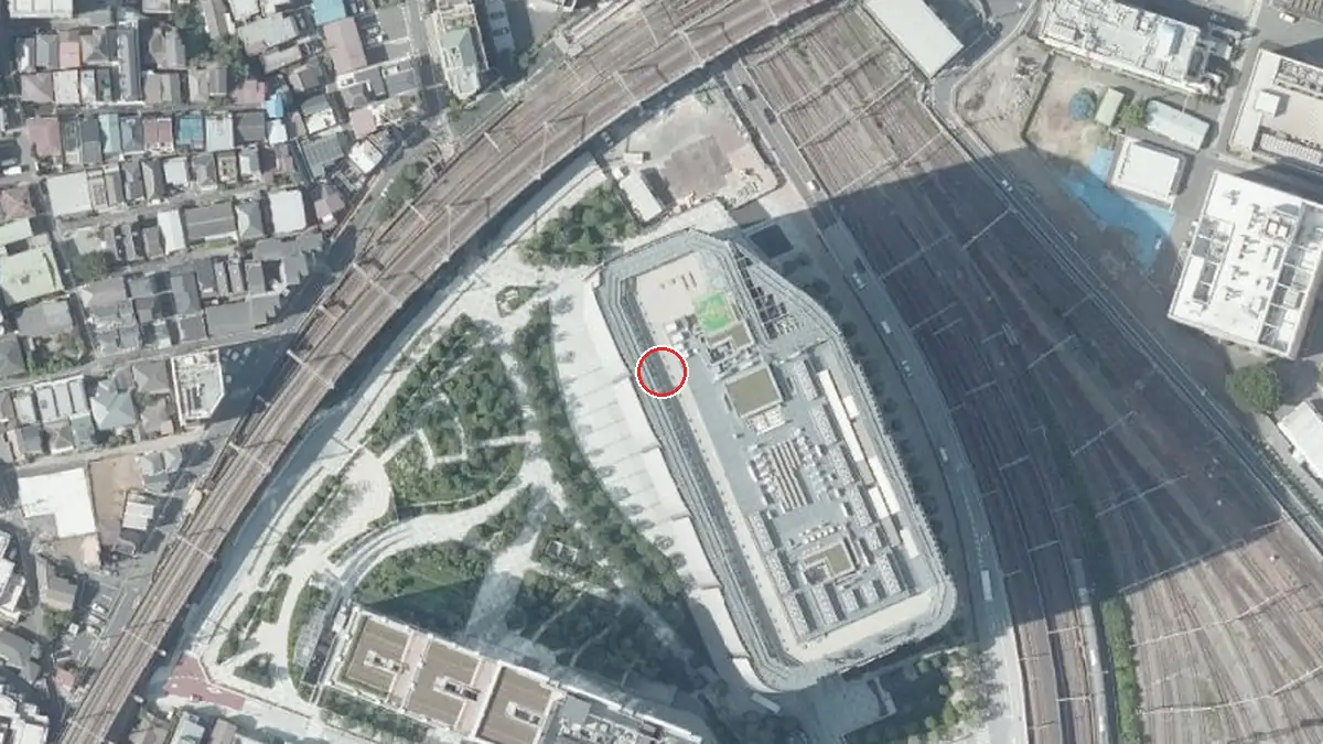 上空から見たTUNNEL TOKYO（中心の赤い輪が会場の位置）