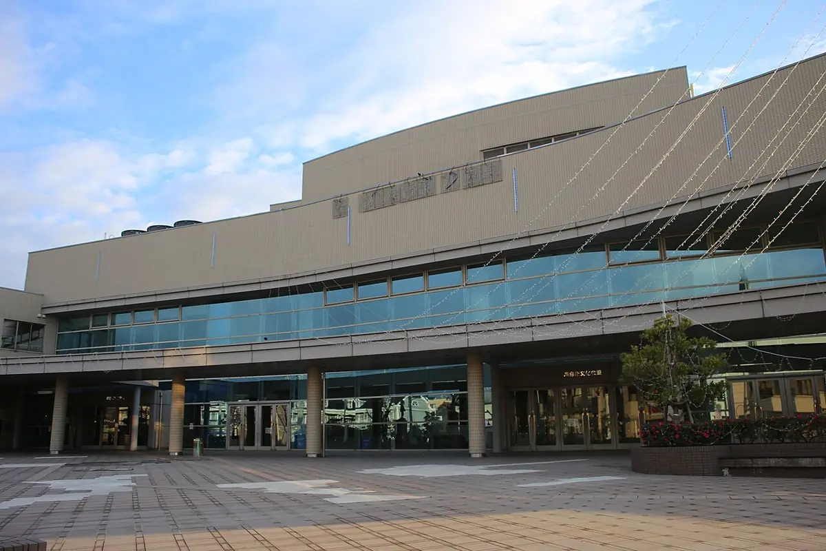 津島市文化会館の外観