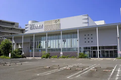 緑文化小劇場の外観
