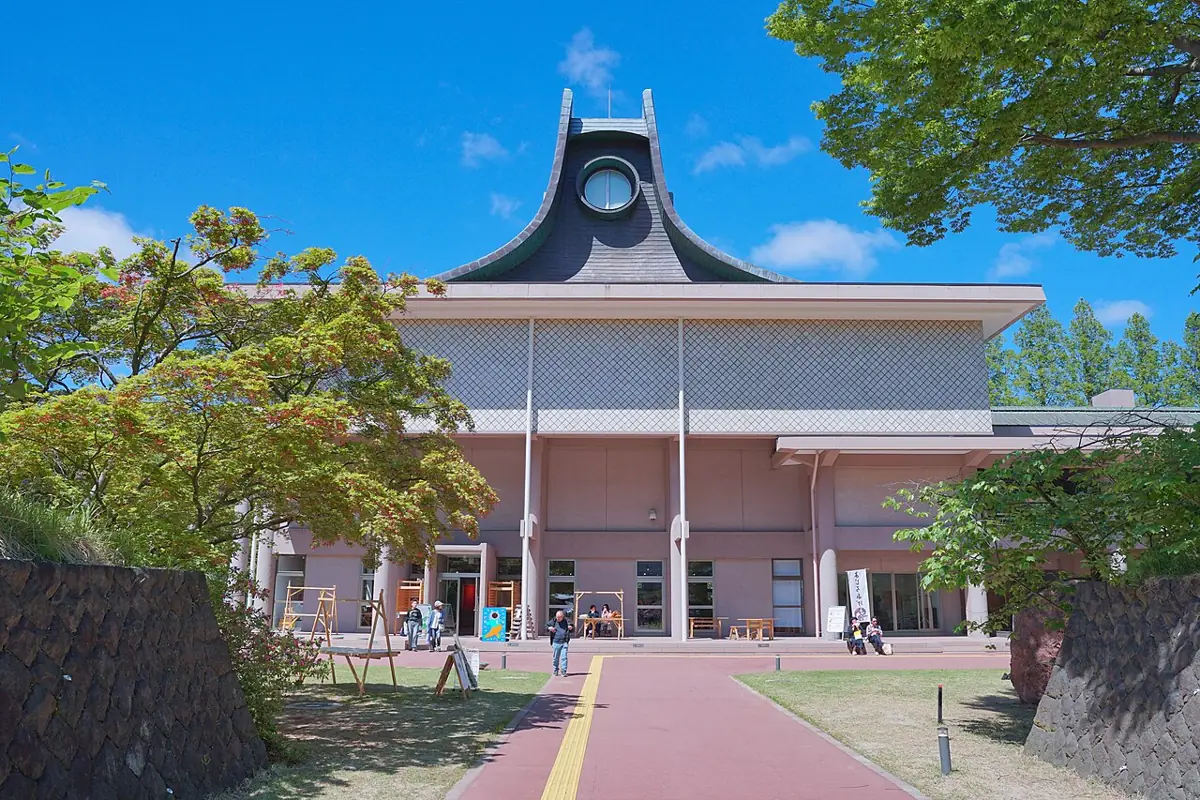 秋田市文化創造館の外観