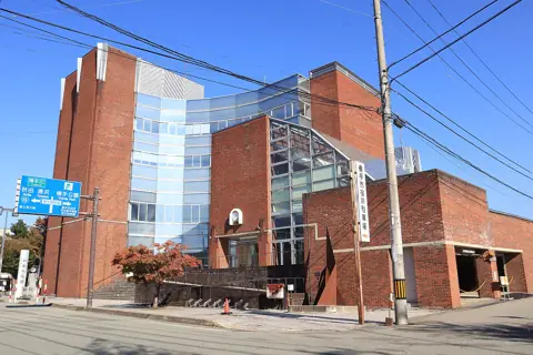 横手市ふれあいセンター かまくら館の外観
