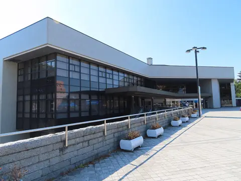 SG GROUP ホールはちのへ(八戸市公会堂・八戸市公民館)の外観