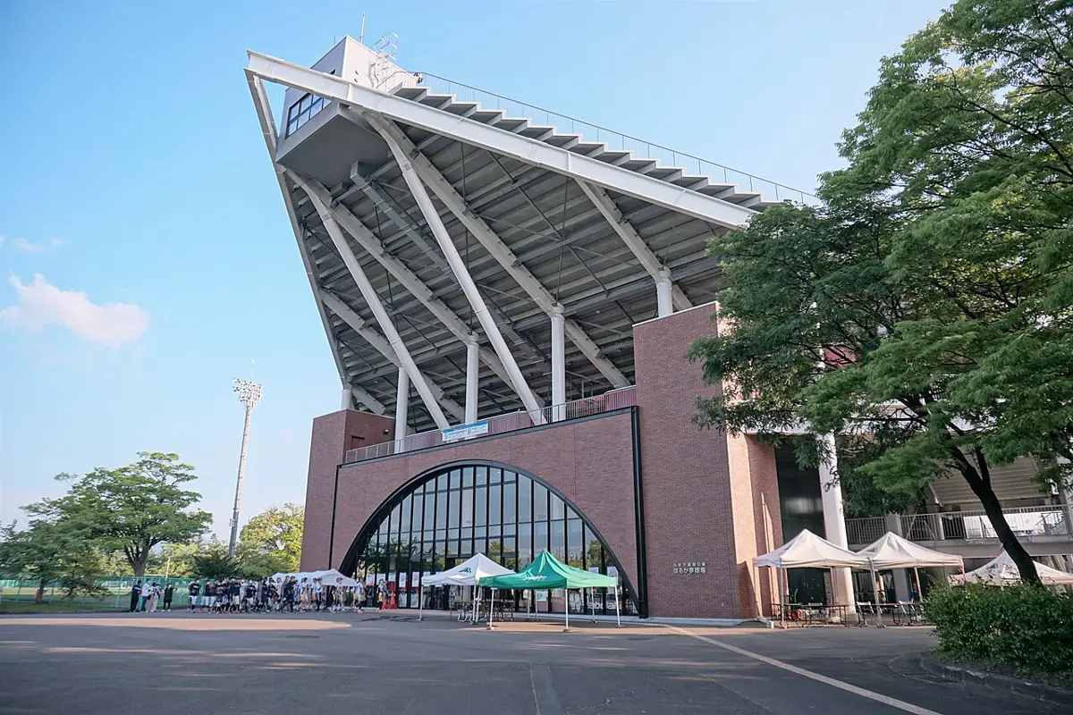 はるか夢球場（弘前市運動公園野球場）の外観