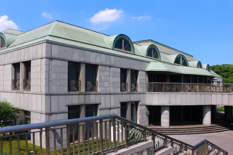 青葉の森公園芸術文化ホールの外観