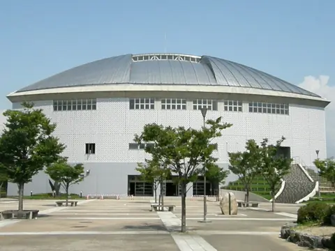 松前公園体育館の外観