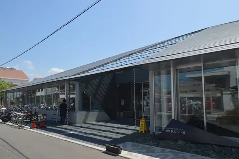 IYO夢みらい館(伊予市文化交流センター)の外観