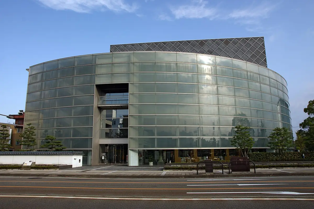 福井県国際交流会館の外観