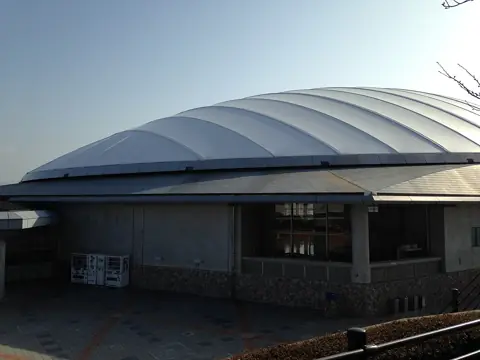 粕屋町総合体育館(かすやドーム)の外観