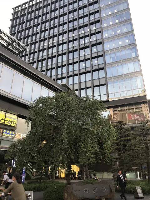 電気ビル共創館&みらいホールの外観
