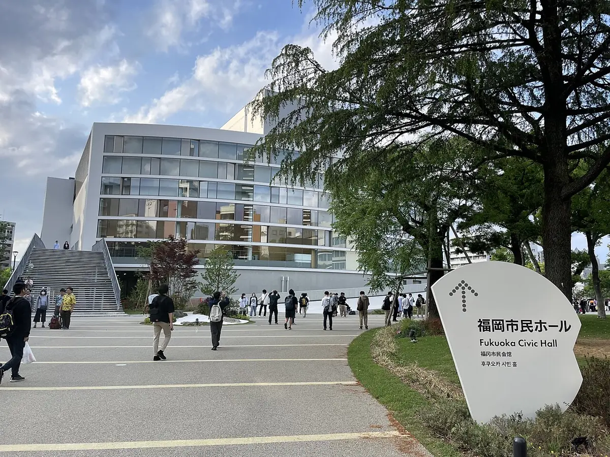 福岡市民ホールの外観