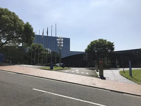 響ホールの外観