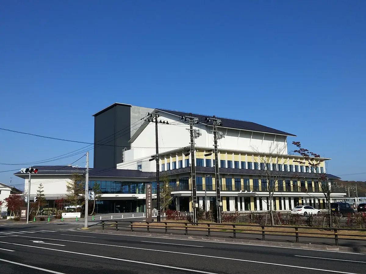 白河文化交流館コミネスの外観