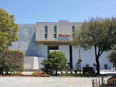 群馬県民会館の外観