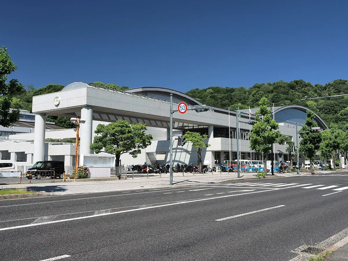 マエダハウジング東区スポーツセンターの外観