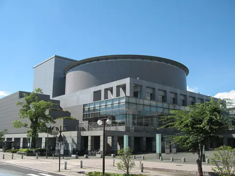 はつかいち文化ホール ウッドワンさくらぴあの外観