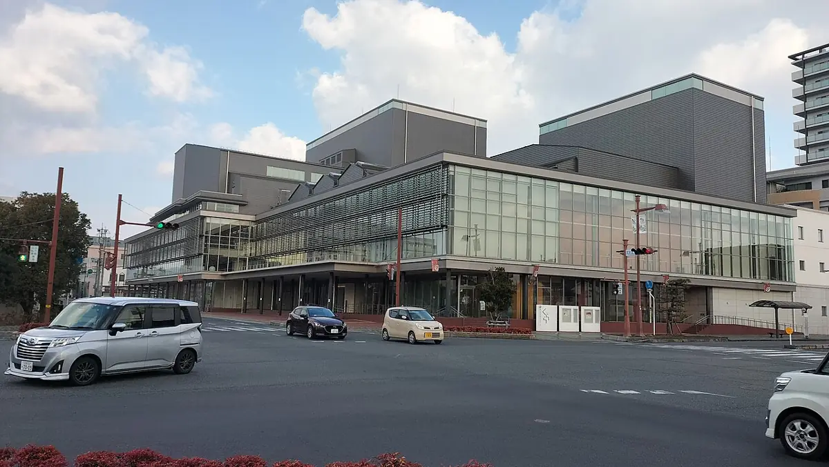 東広島芸術文化ホール くららの外観