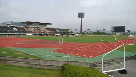 ダッシュこざかなくん陸上競技場の外観