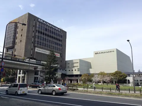 尼崎市総合文化センターの外観