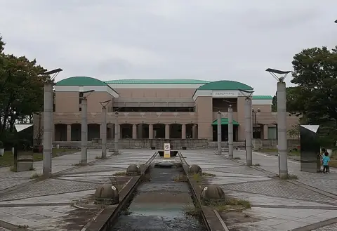かながわアートホールの外観