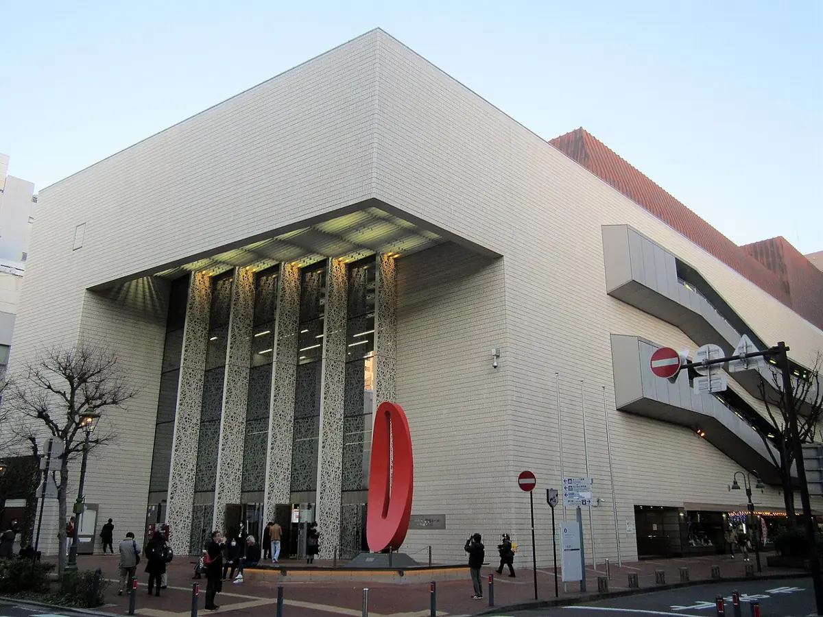 関内ホールの外観