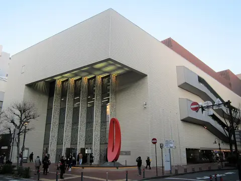 関内ホールの外観