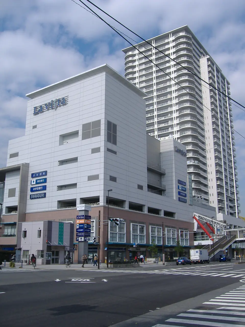 横浜市磯子区民文化センター 杉田劇場の外観