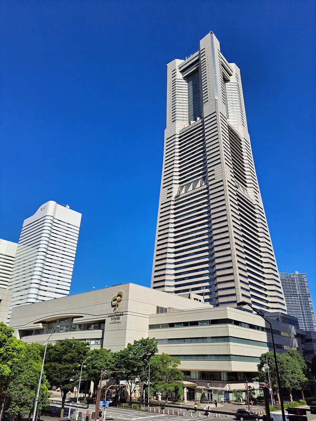 横浜ランドマークホールの外観