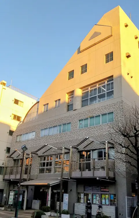 横浜市岩間市民プラザの外観