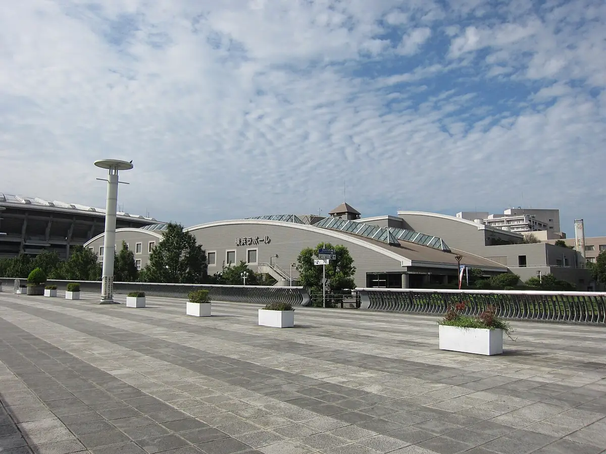 横浜ラポールの外観