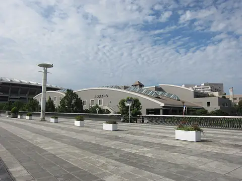 横浜ラポールの外観