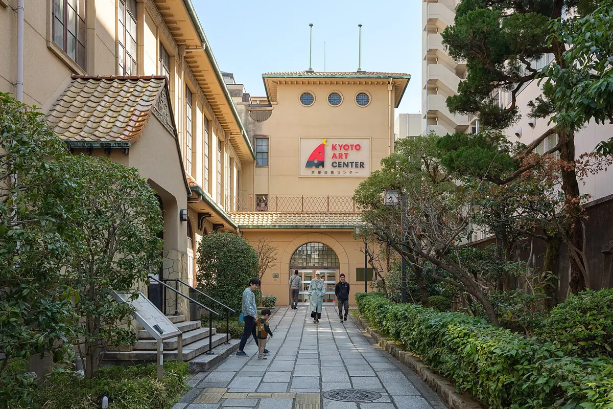 京都芸術センターの外観